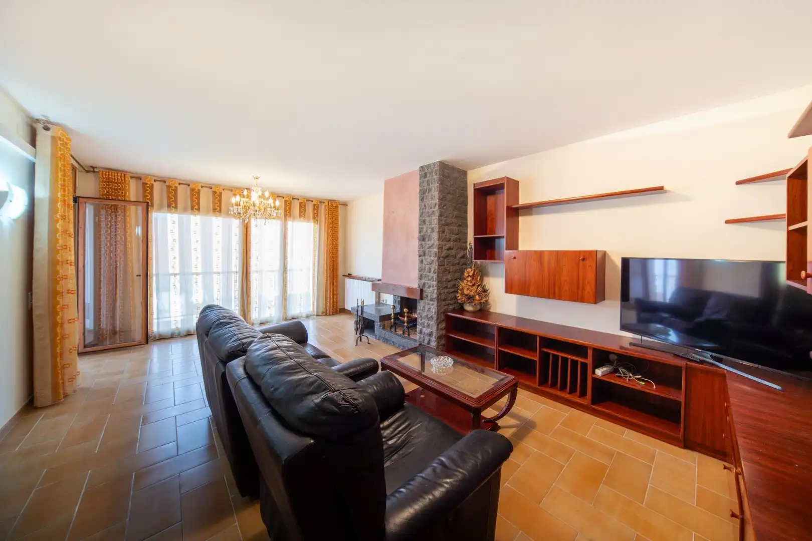 Sala d'estar de Casa o xalet en venda en Calaf amb Calefacció, Terrassa i Moblat
