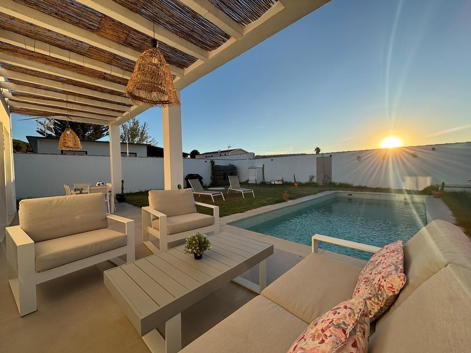 Terrassa de Casa o xalet en venda en Chiclana de la Frontera amb Aire condicionat, Jardí privat i Traster