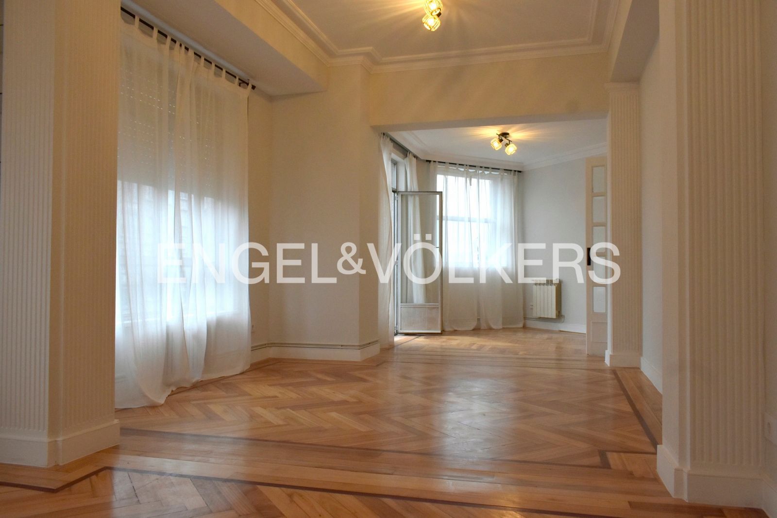 Sala d'estar de Apartament de lloguer en Vigo  amb Calefacció i Balcó