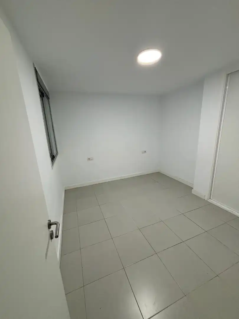 Flat for rent in Calle Heliodoro Rodríguez López, 26, La Salle - Cuatro Torres