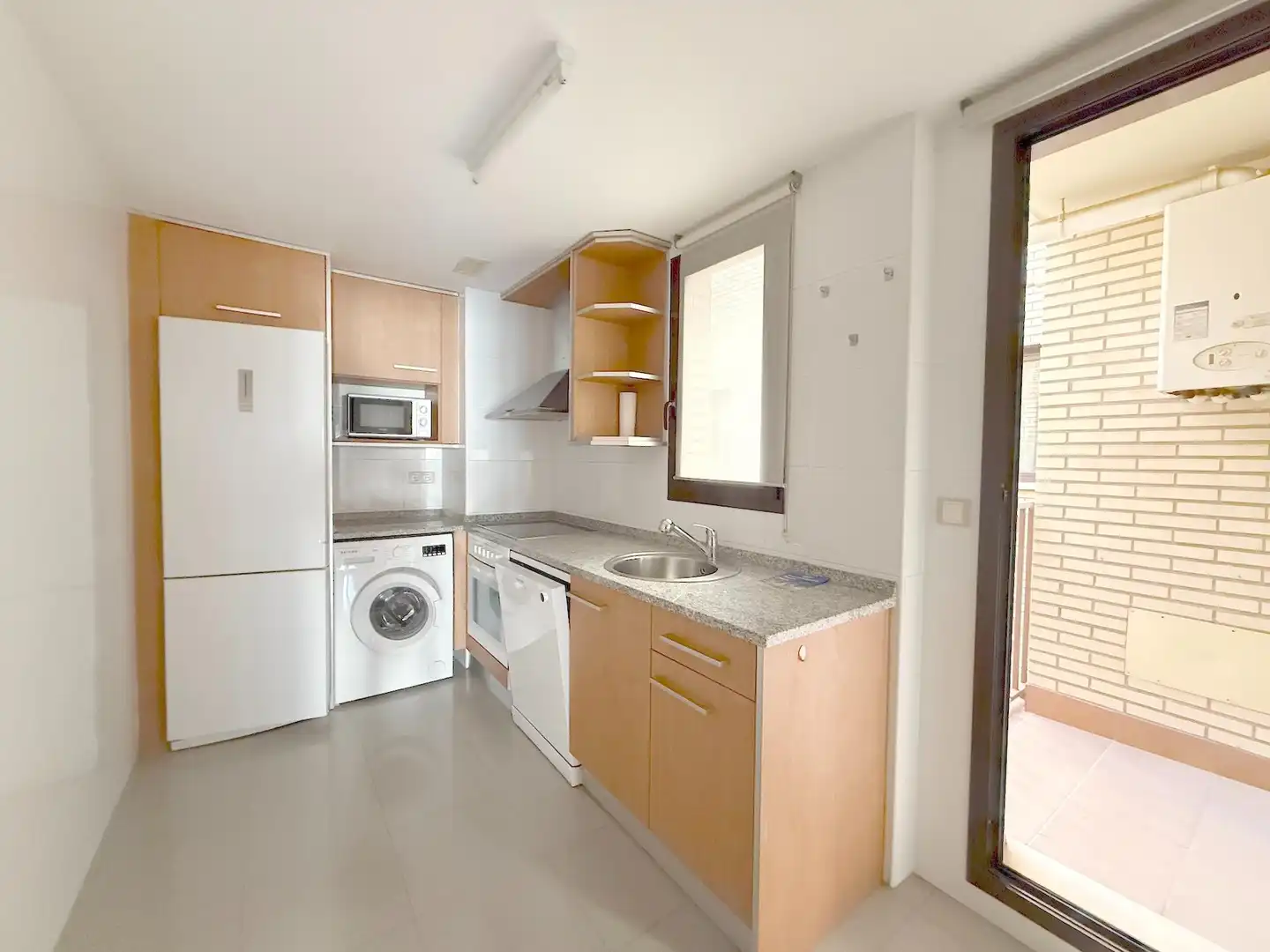 Küche von Dachboden zum Verkauf in Zaragoza mit Heizung, Parkett und Terrasse