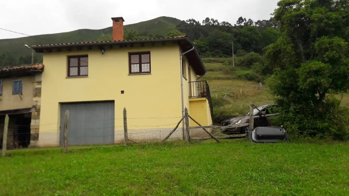 Casa amb jardí en venda a Parres, imagen 4