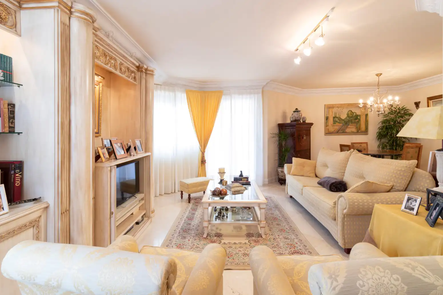 Sala d'estar de Casa o xalet en venda en  Logroño amb Calefacció, Jardí privat i Terrassa
