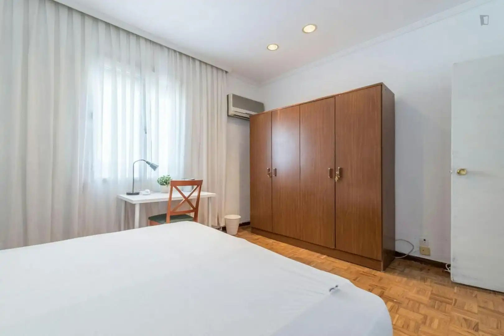 Schlafzimmer von Wohnung zur Miete in Madrid mit Heizung, Möbliert und Waschmaschine