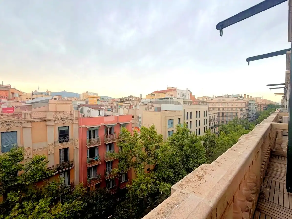 Vista exterior de Pis en venda en Barcelona amb Aire condicionat, Calefacció i Balcó