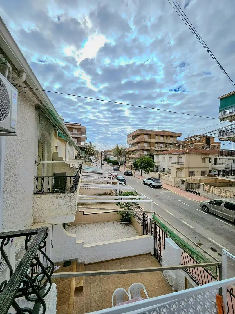 Vista exterior de Casa adosada en venta en Santa Pola con Aire acondicionado, Calefacción y Terraza
