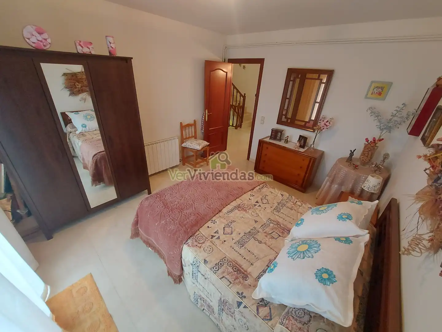 Habitación de Casa adosada en venta en Sant Llorenç d'Hortons con Aire acondicionado, Calefacción y Jardín privado