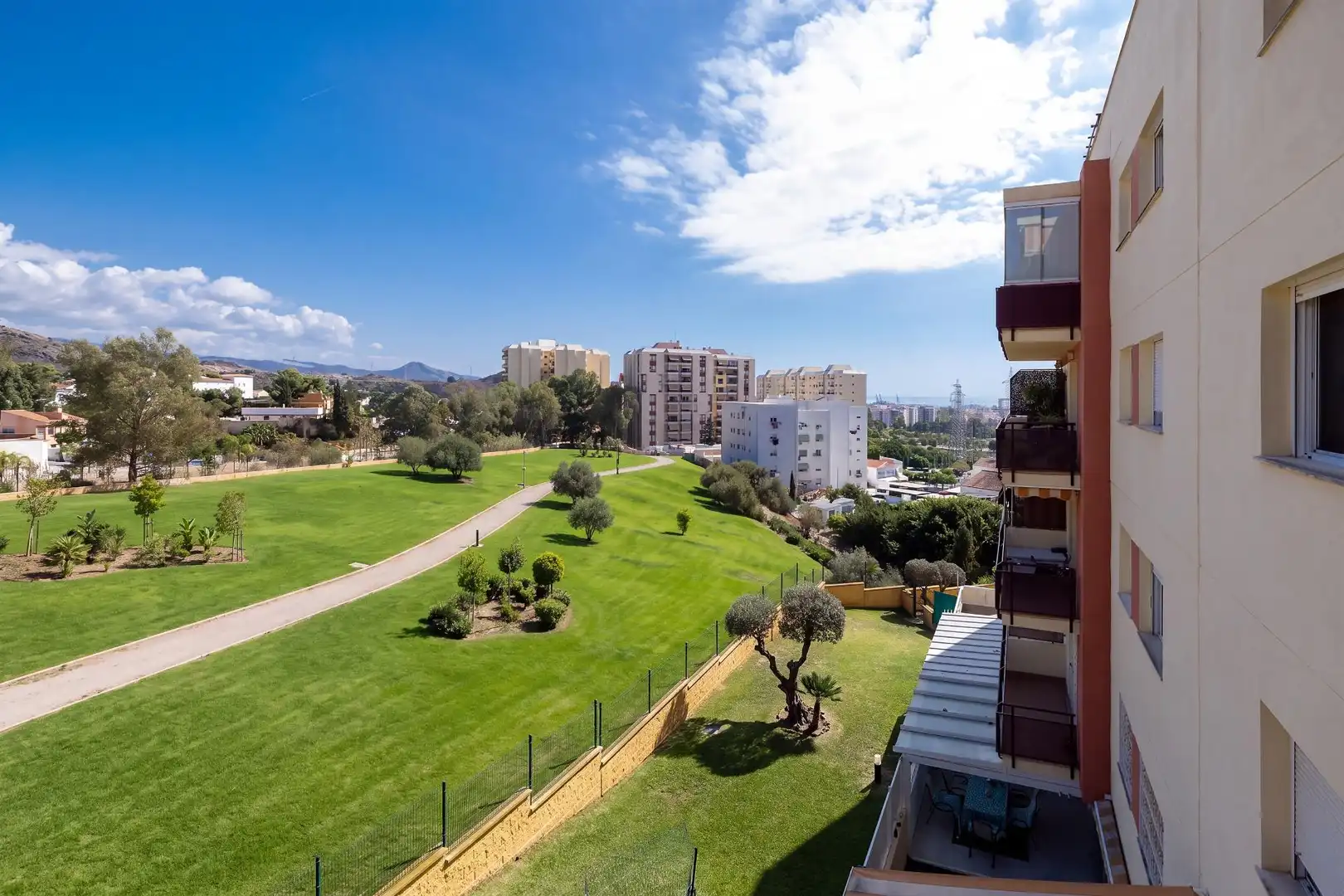 Vista exterior de Pis en venda en Puerto de la Torre - Atabal