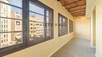 Exterior view of Flat for sale in  Barcelona Capital  with Oven, Microwave and Balcony