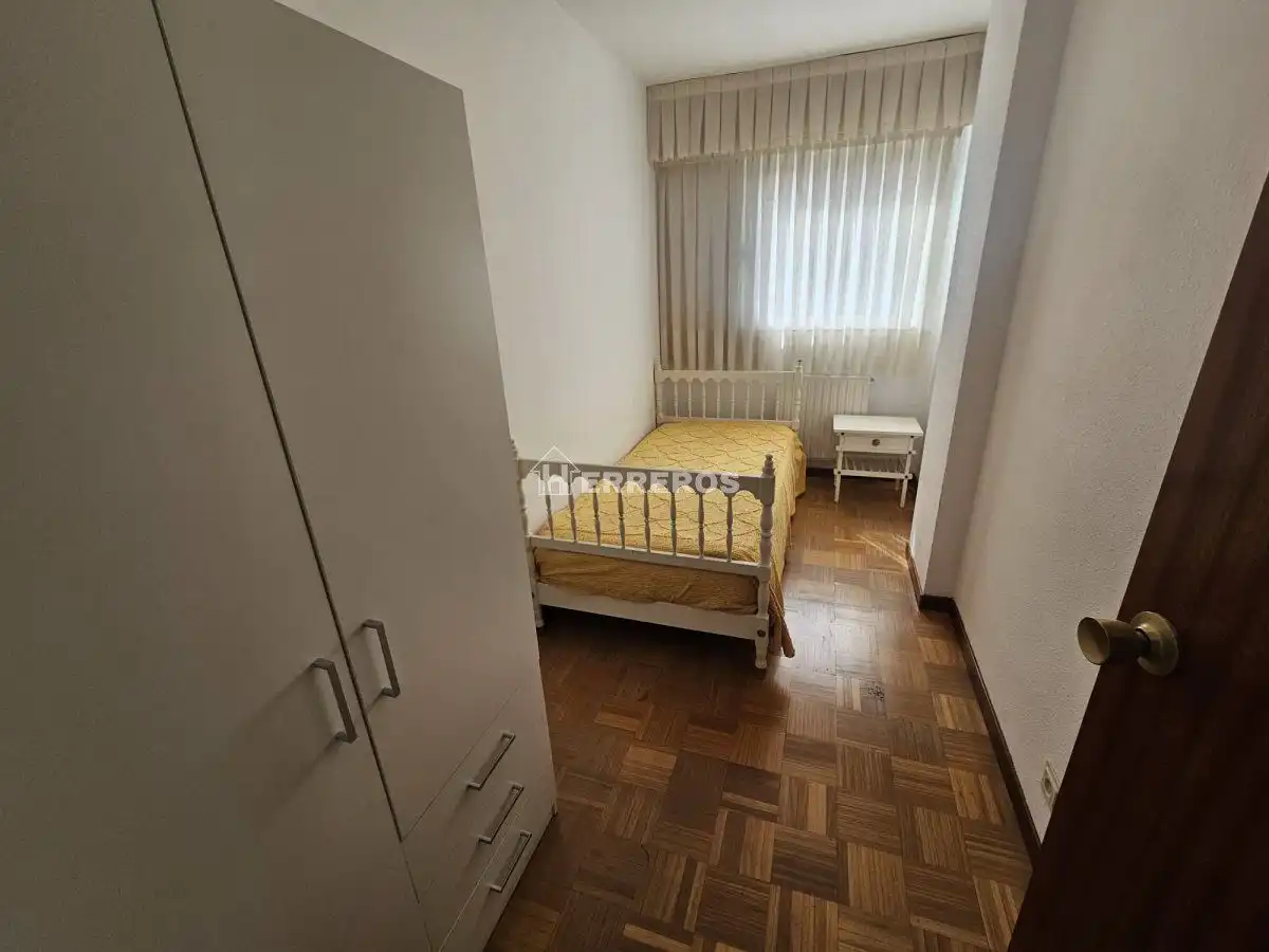 Dormitori de Apartament en venda en San Adrián 