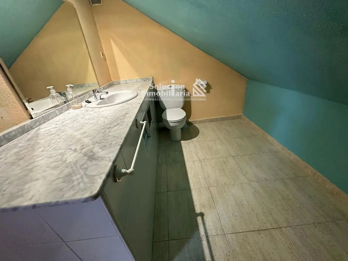 Baño de Casa adosada en venta en Cabrerizos con Calefacción, Terraza y Piscina