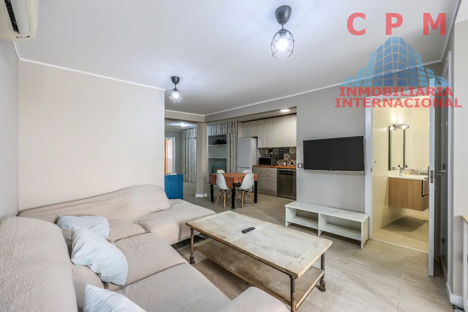 Living room of Flat for rent in Madrid  with Air Conditioner, Heating and Parquet flooring