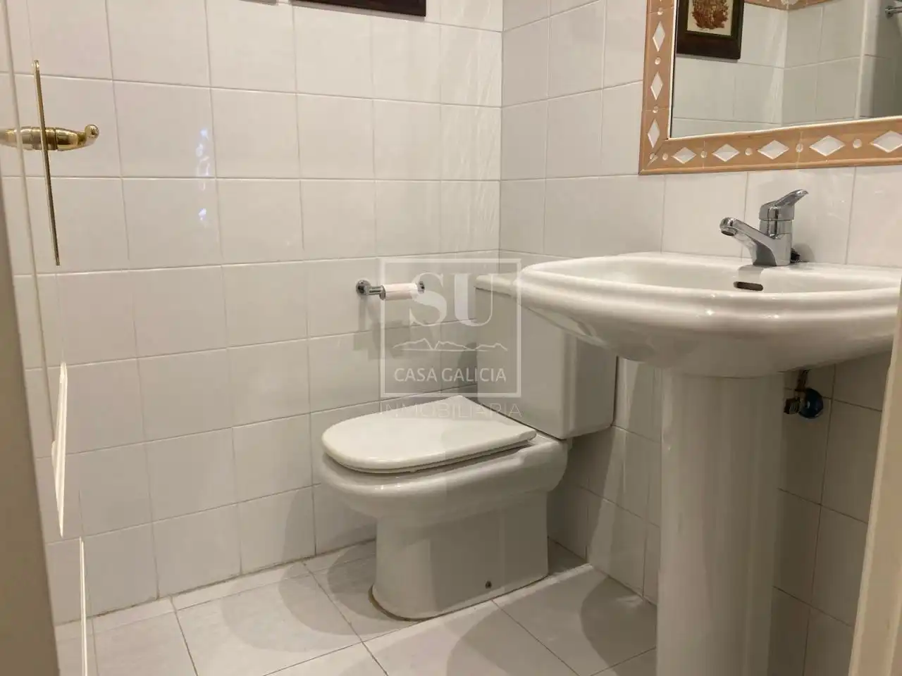 Baño de Piso en venta en Vigo  con Calefacción y Trastero
