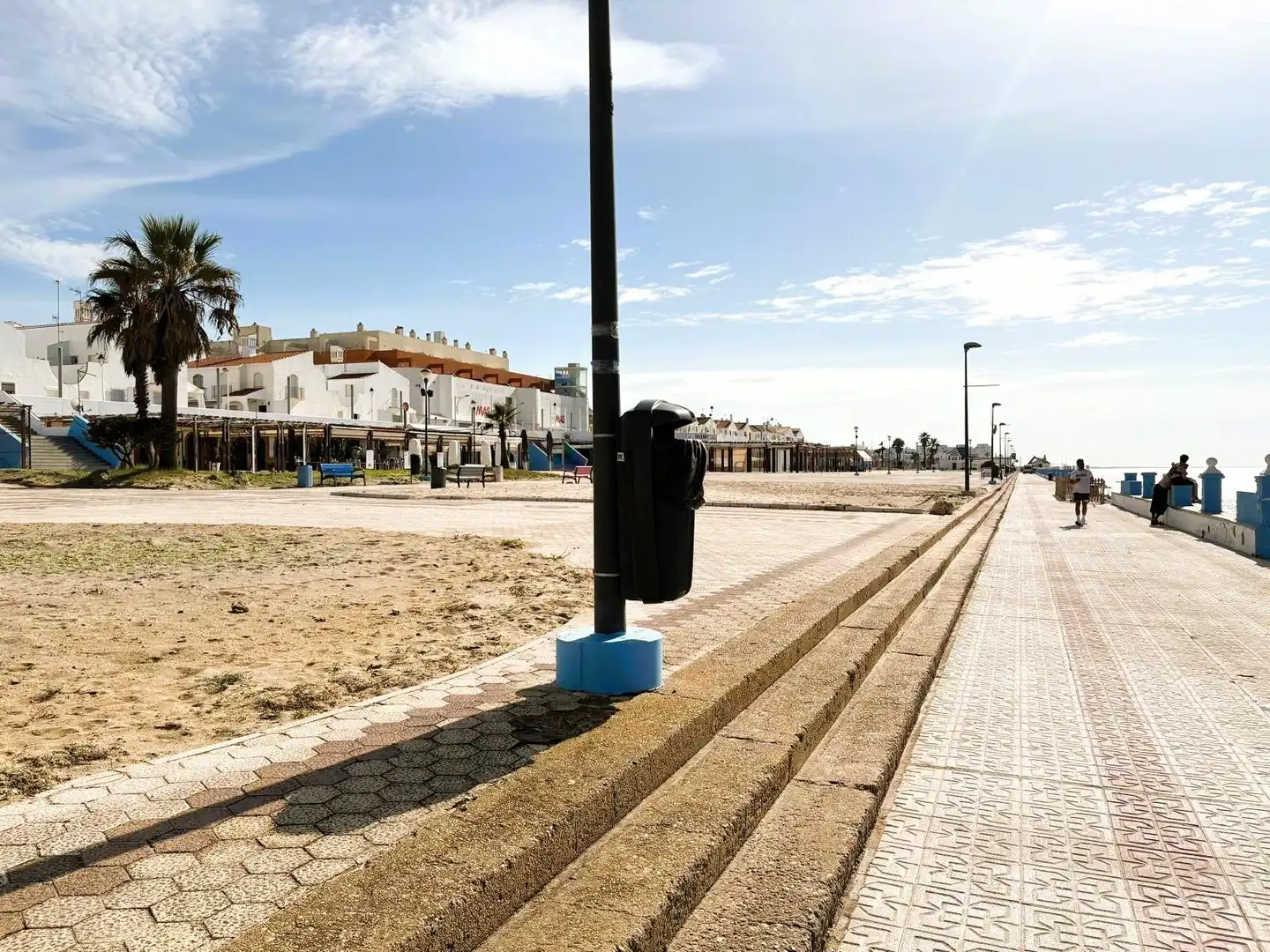 Vista exterior de Casa adosada en venda en Almonte amb Terrassa i Balcó