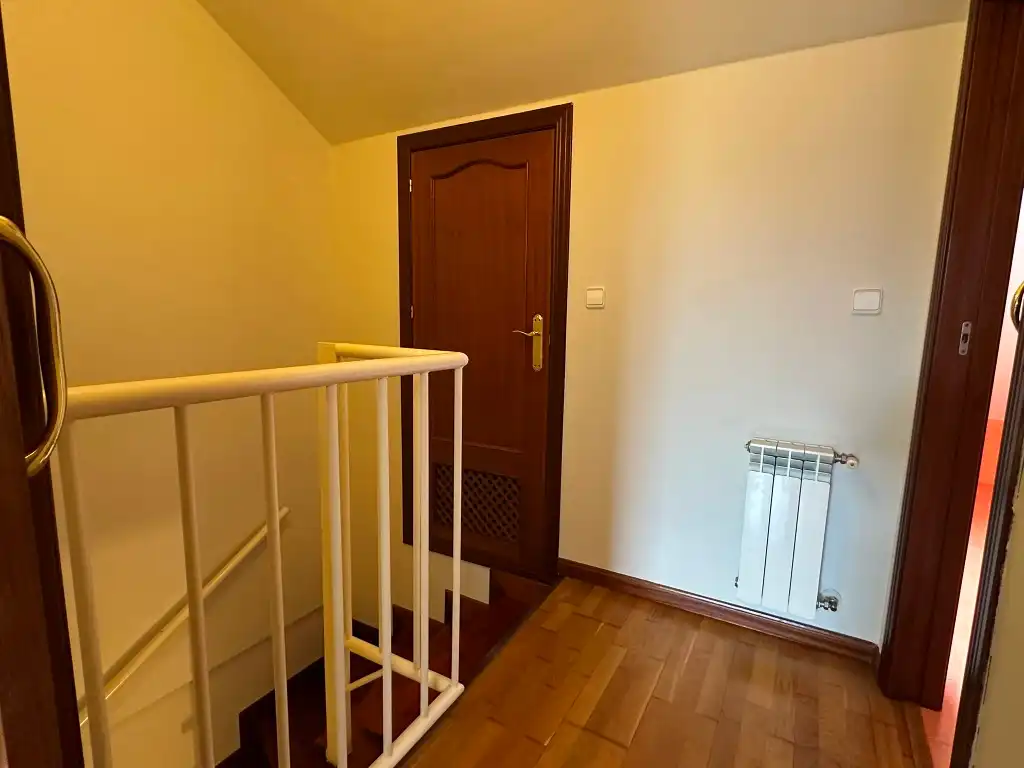 Casa adosada en venda en Gijón  amb Calefacció, Parquet i Terrassa