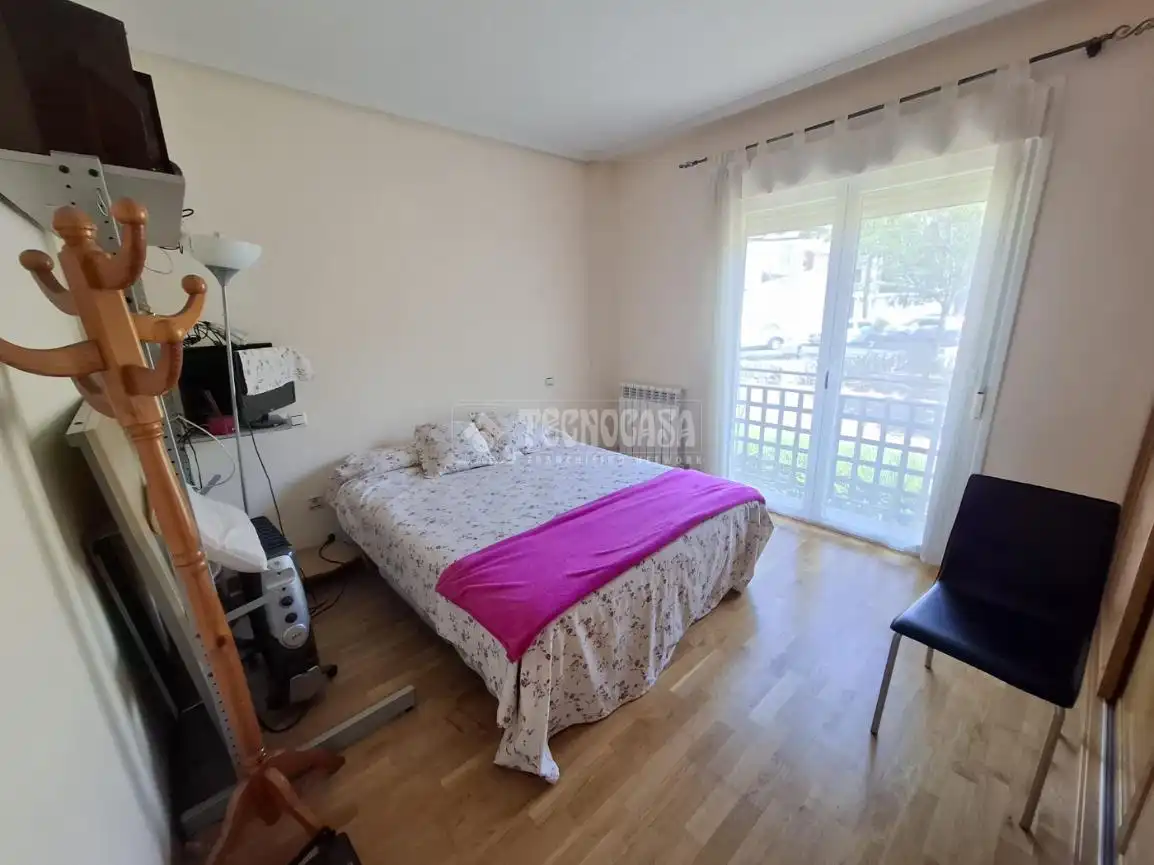 Habitación de Casa adosada en venta en Ávila con Calefacción, Amueblado y Balcón