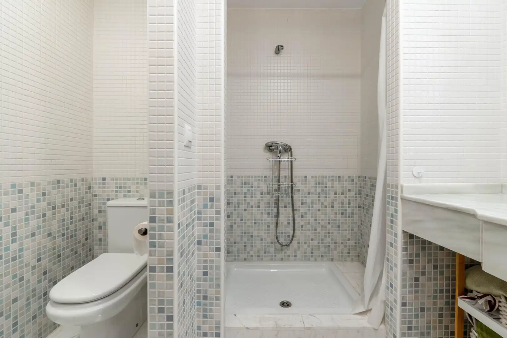 Baño de Apartamento en venta en Almuñécar con Jardín privado, Terraza y Piscina comunitaria