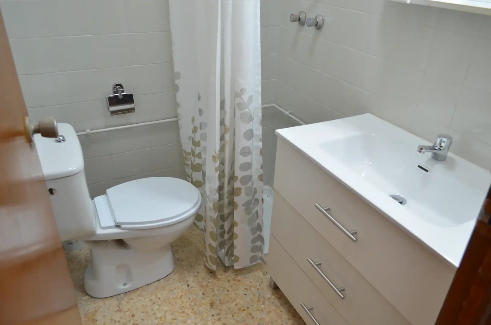 Bany de Pis de lloguer en Plasencia amb Aire condicionat, Calefacció i Terrassa
