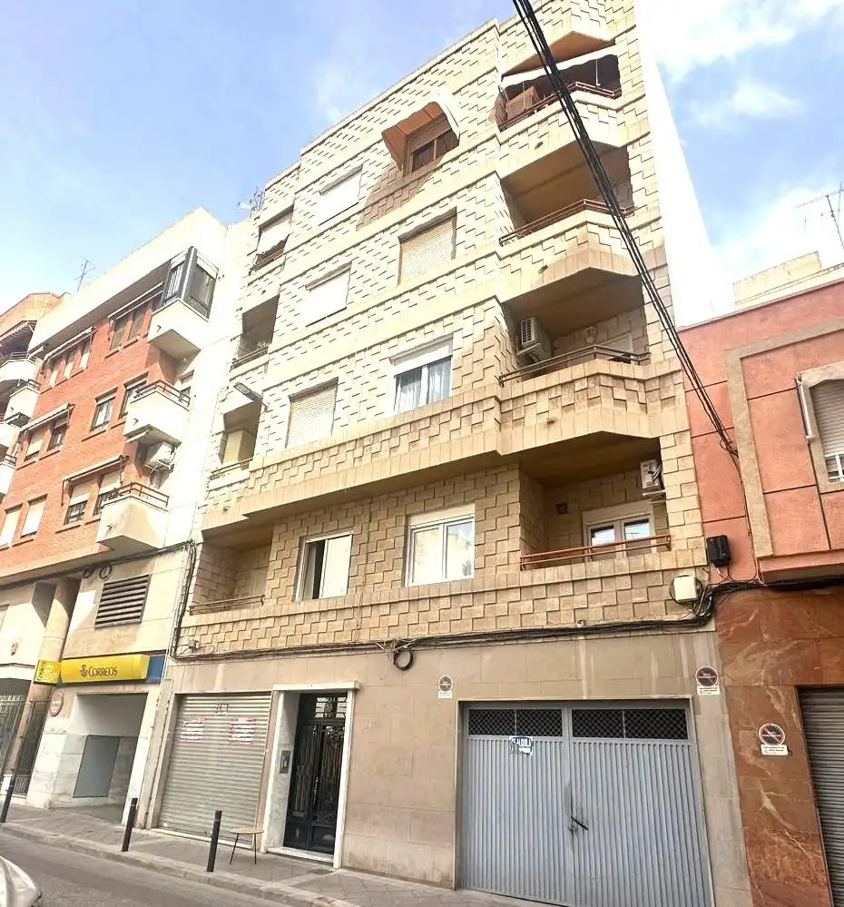 Vista exterior de Pis en venda en Elche / Elx amb Aire condicionat, Moblat i Balcó
