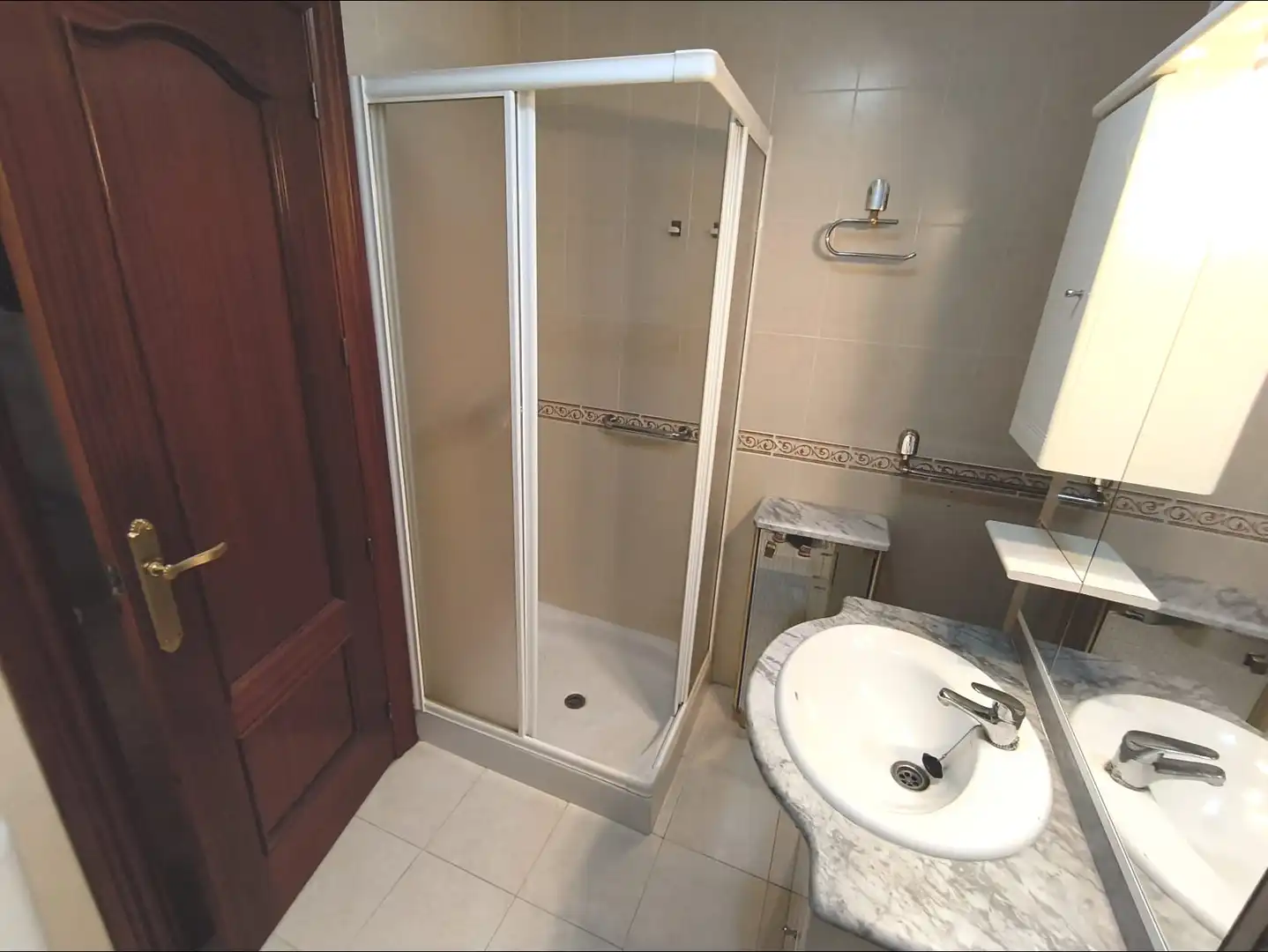 Baño de Piso en venta en Maracena con Terraza