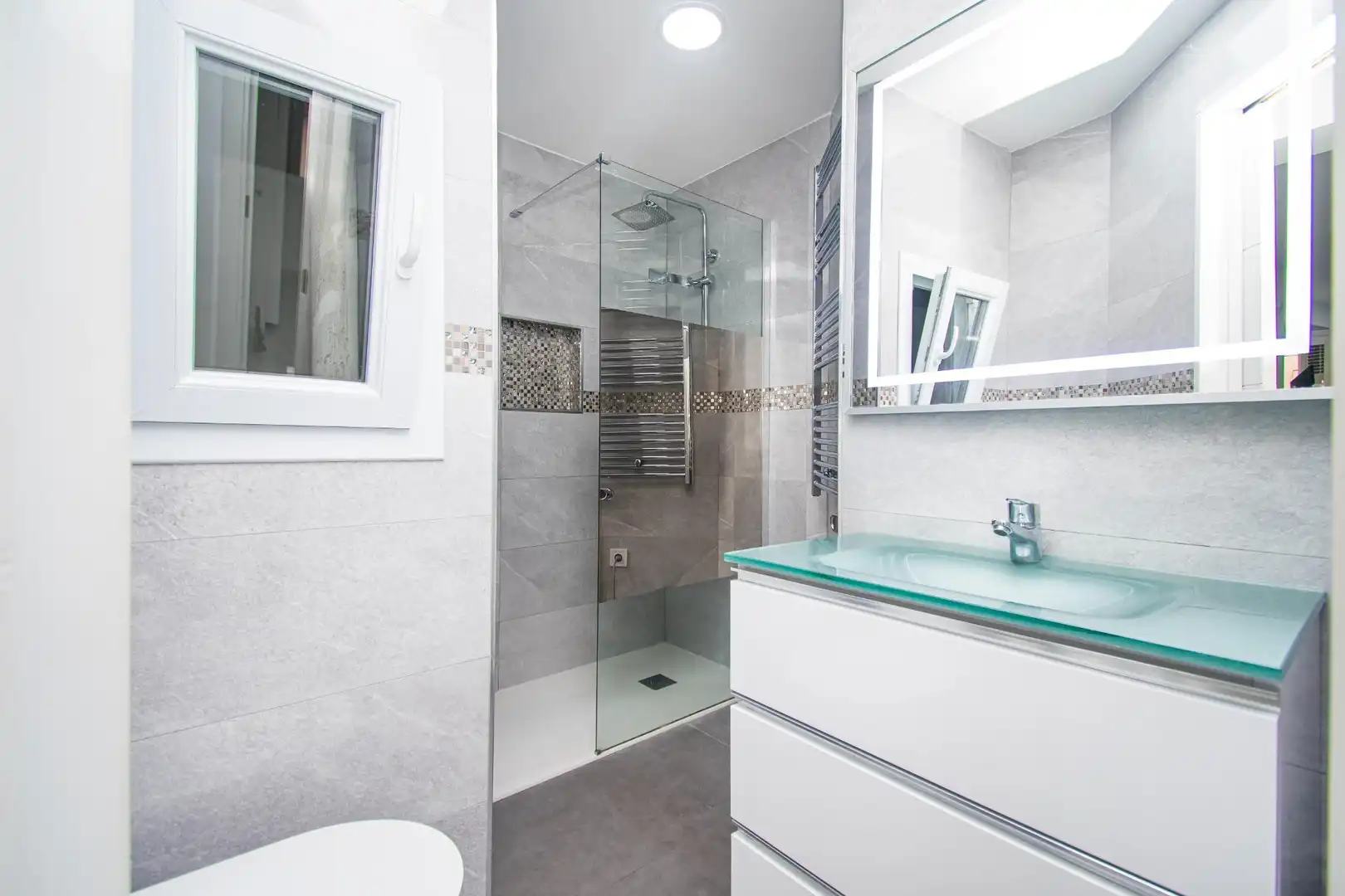 Baño de Piso en venta en  Palma de Mallorca con Aire acondicionado, Calefacción y Amueblado