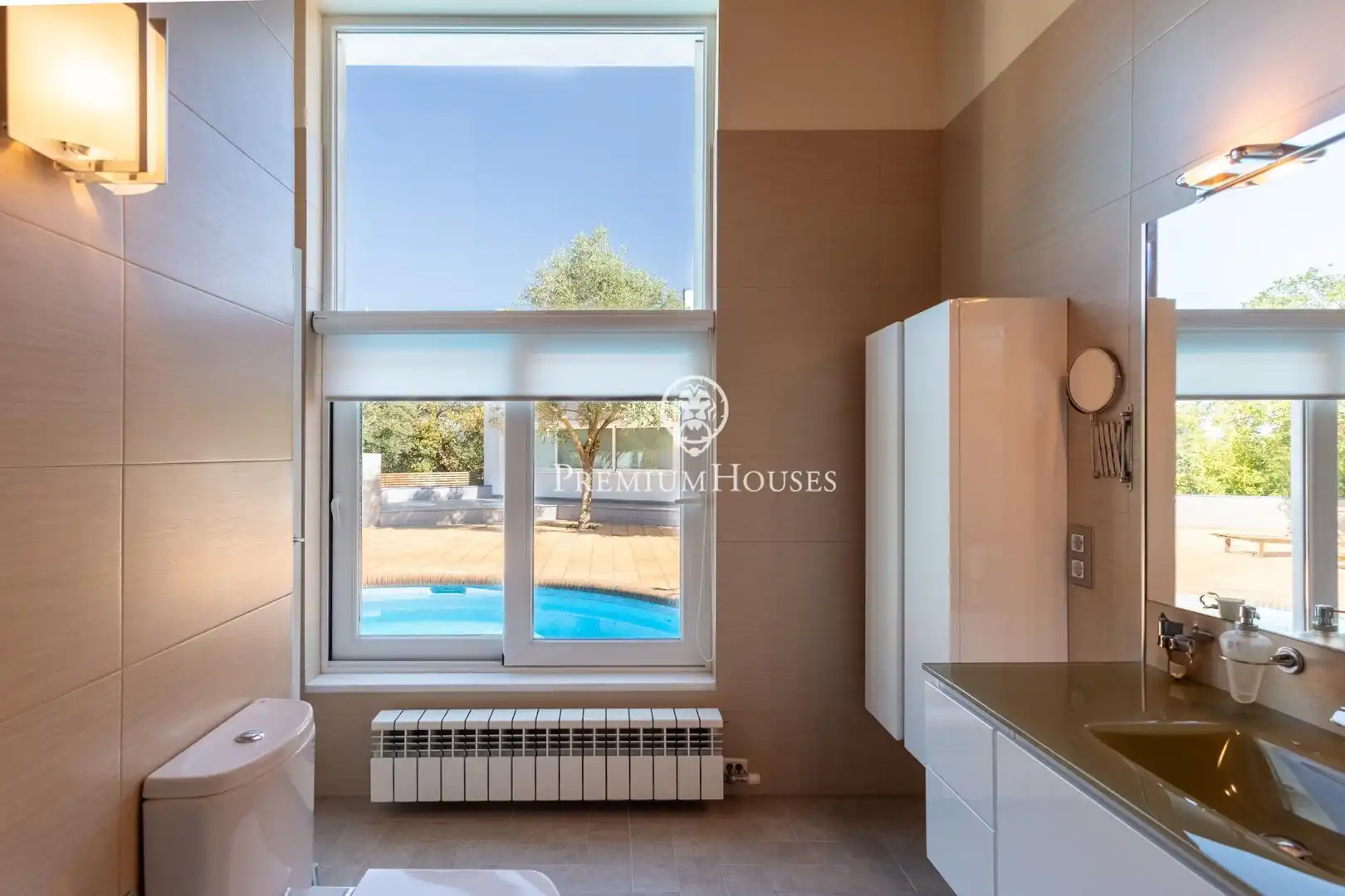 Bathroom of Houses for sale in Argentona  with Air Conditioner, Heating and Swimming Pool