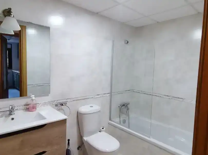 Badezimmer von Wohnung zur Miete in Tortosa mit Klimaanlage und Schwimmbad