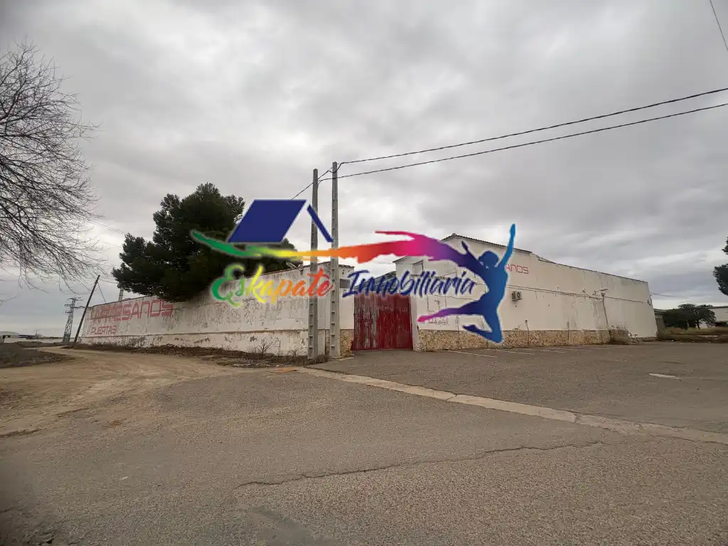 Industrial building for sale in Avenida Quintanar, imagen 2