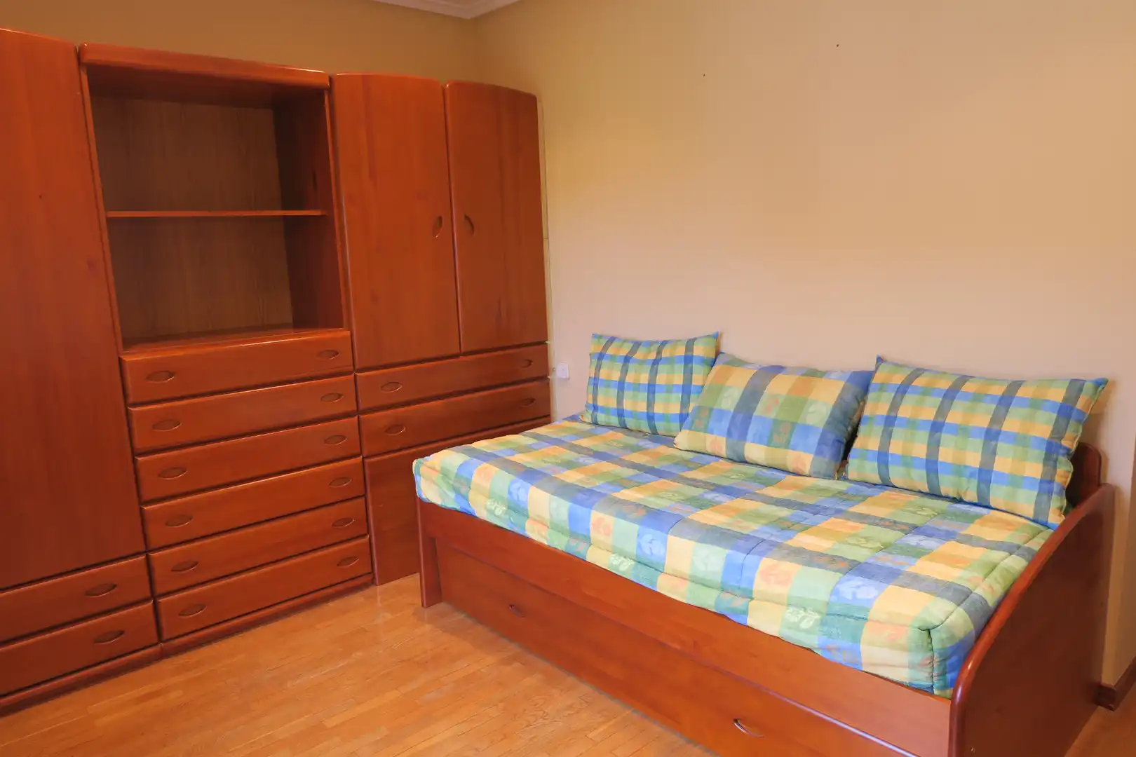 Habitación de Piso en venta en Avilés con Calefacción y Amueblado