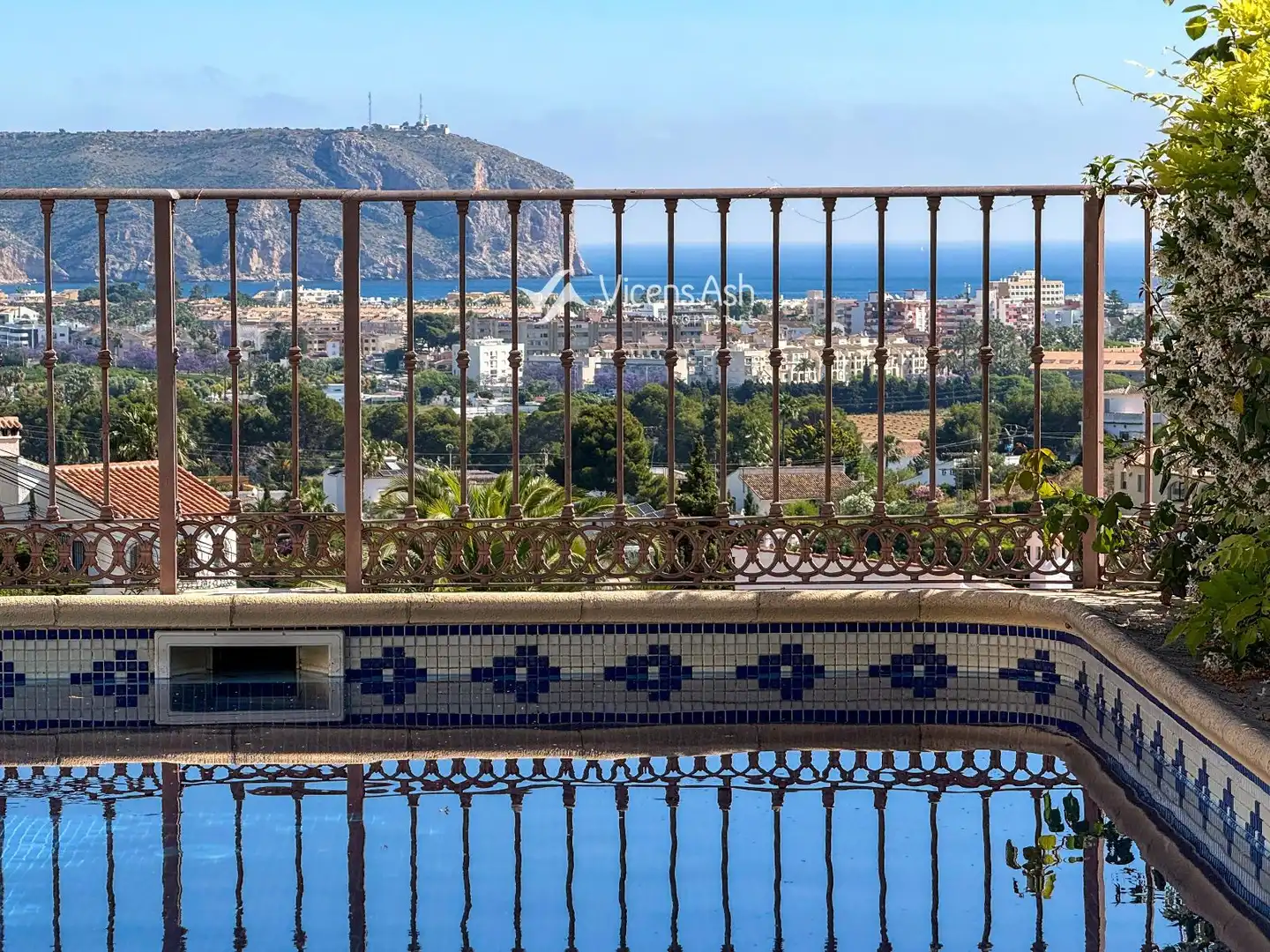 Swimming pool of Houses for sale in Jávea / Xàbia  with Air Conditioner, Heating and Terrace