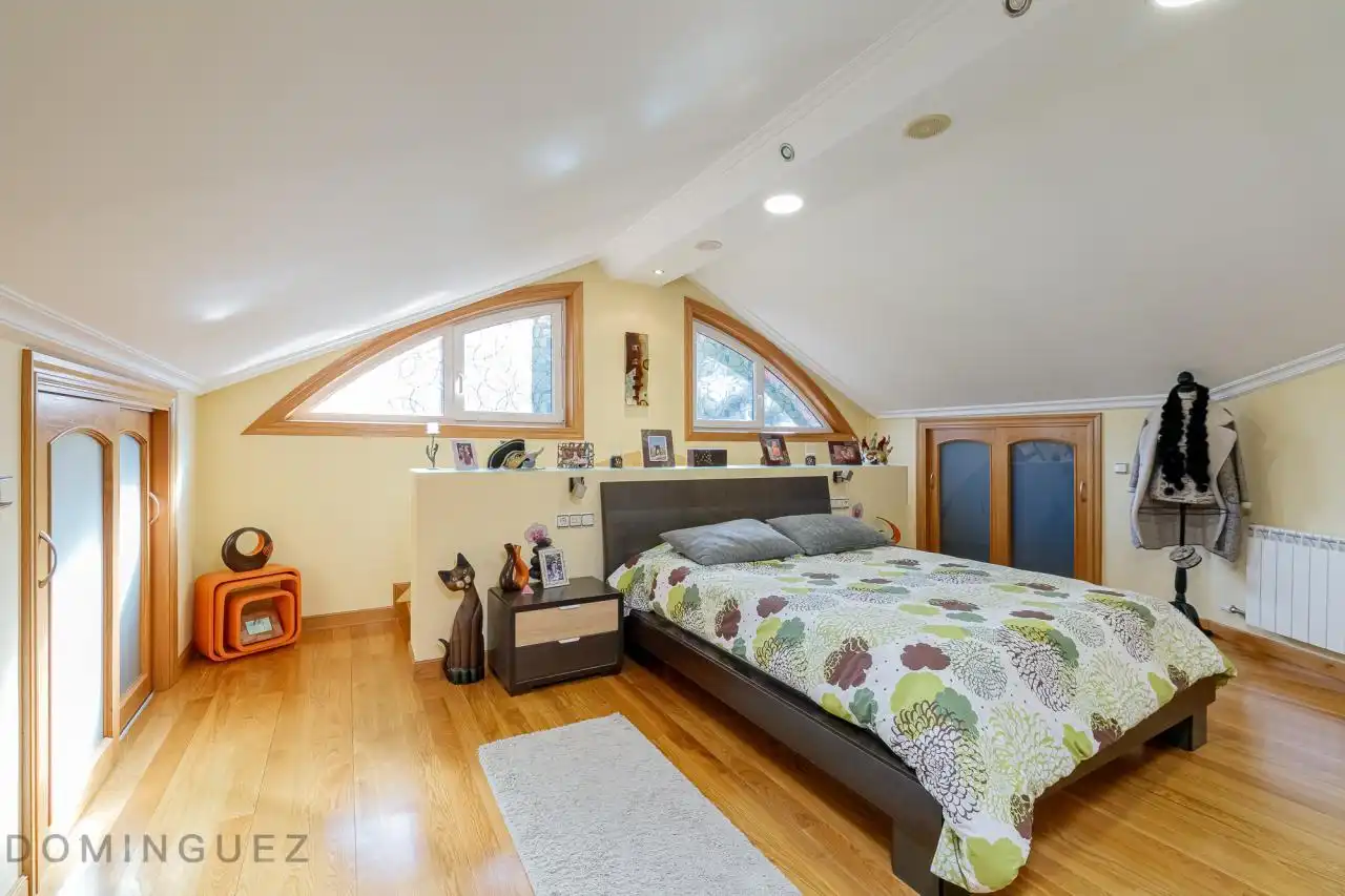 Habitación de Casa o chalet en venta en Vigo  con Calefacción, Jardín privado y Parquet