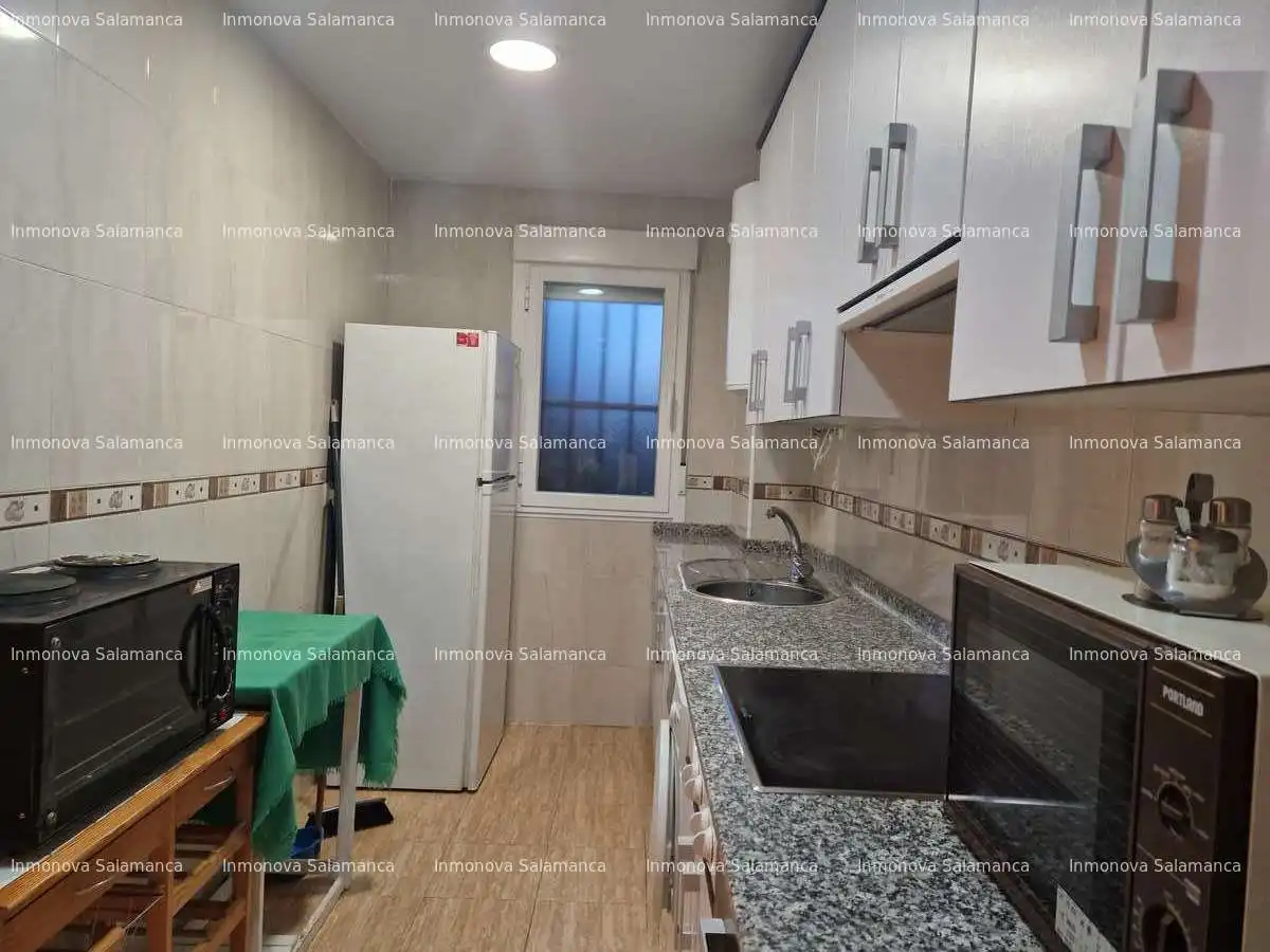 Kitchen of Flat for rent in Salamanca  with Heating, Furnished and Microwave