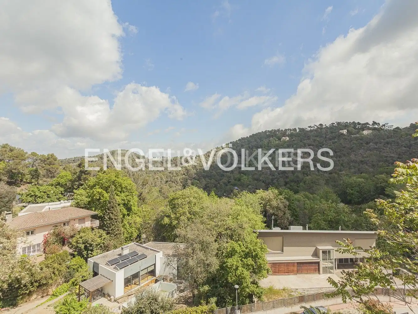 Vista exterior de Casa o xalet en venda en Sant Cugat del Vallès amb Calefacció, Jardí privat i Parquet
