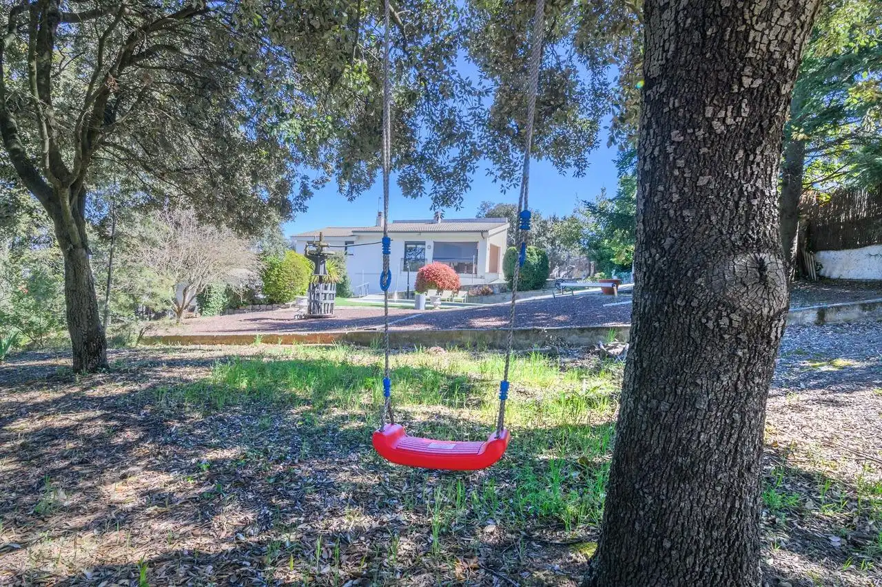 Vista exterior de Casa o xalet en venda en Castellnou de Bages amb Jardí privat, Terrassa i Piscina
