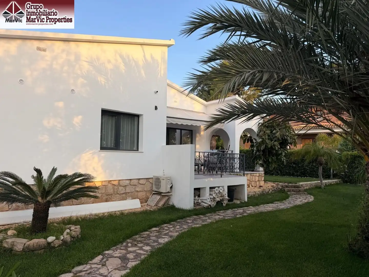 Vista exterior de Casa o chalet en venta en Benidorm con Aire acondicionado, Terraza y Piscina