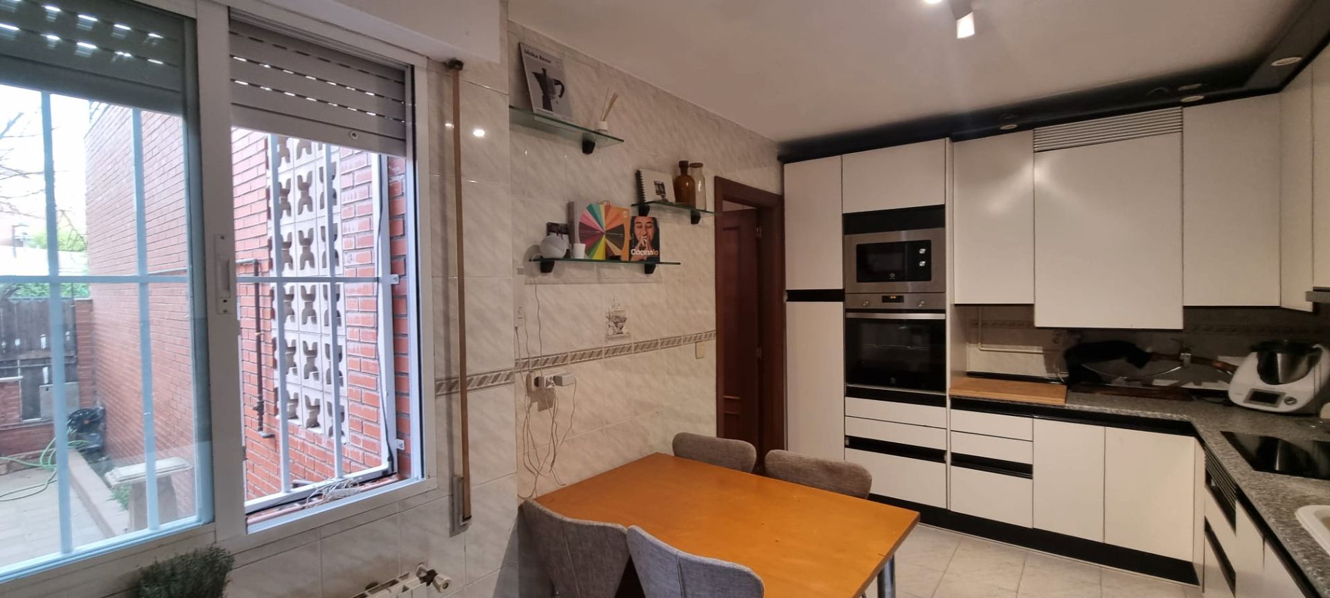 Cocina de Casa adosada en venta en Ciempozuelos con Aire acondicionado, Calefacción y Jardín privado
