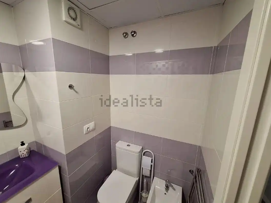 Baño de Piso de alquiler en Sevilla con Aire acondicionado, Amueblado y Piscina comunitaria