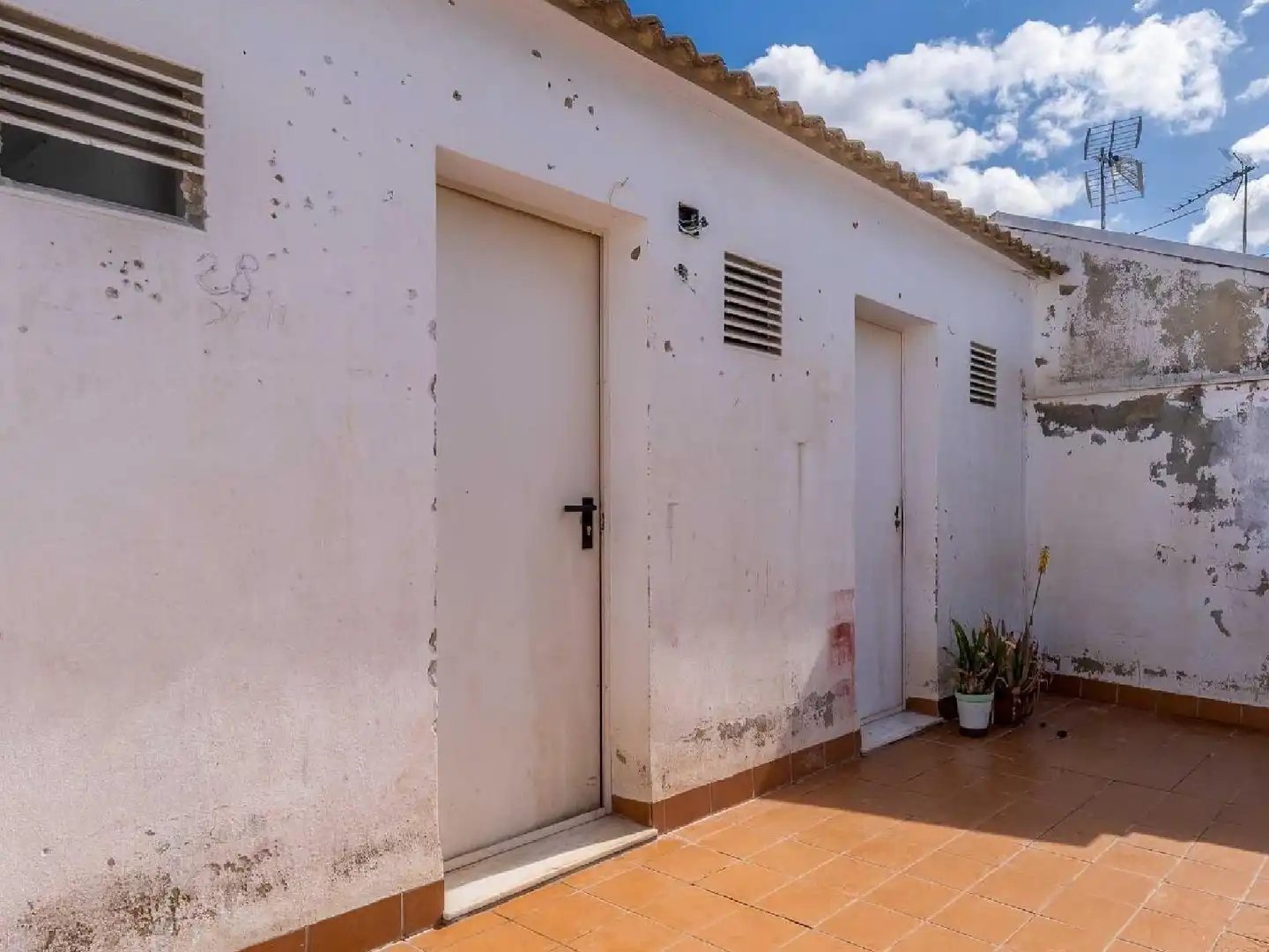 Exterior view of Flat for sale in Lucena  with Storage room