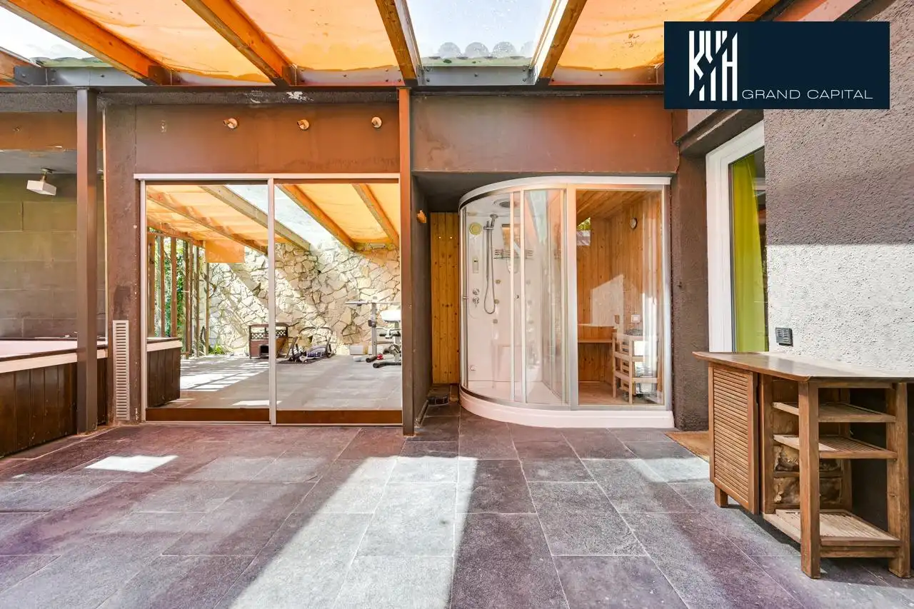 Detached house with pool for sale in Carrer Carrer Alexandria, imagen 44