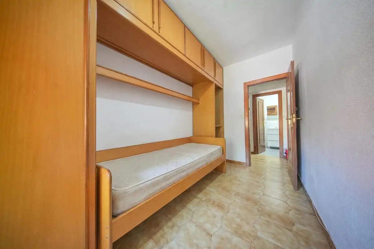 Habitación de Piso en venta en Madrid con Calefacción, Terraza y Amueblado