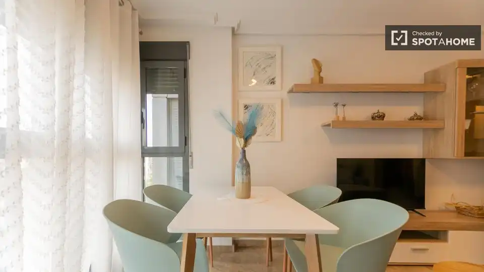 Appartamento con terrazza in affitto a Quatre Carreres, imagen 8