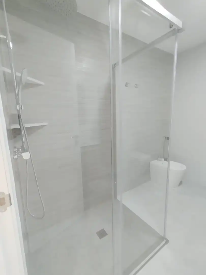 Badezimmer von Einfamilien-Reihenhaus zur Miete in Armilla mit Heizung, Balkon und Alarm