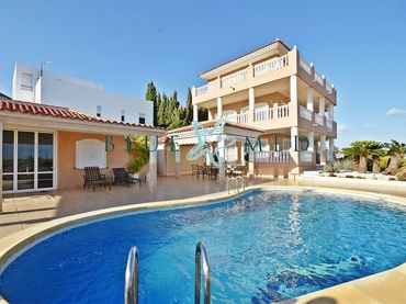 Villa mit Pool zum Verkauf in Calle de Traiña-Playasol 2