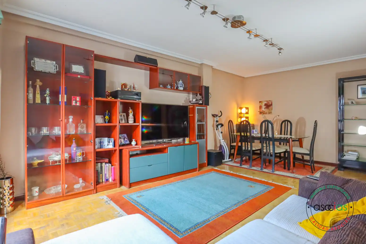 Sala d'estar de Pis en venda en Siero amb Calefacció, Parquet i Moblat
