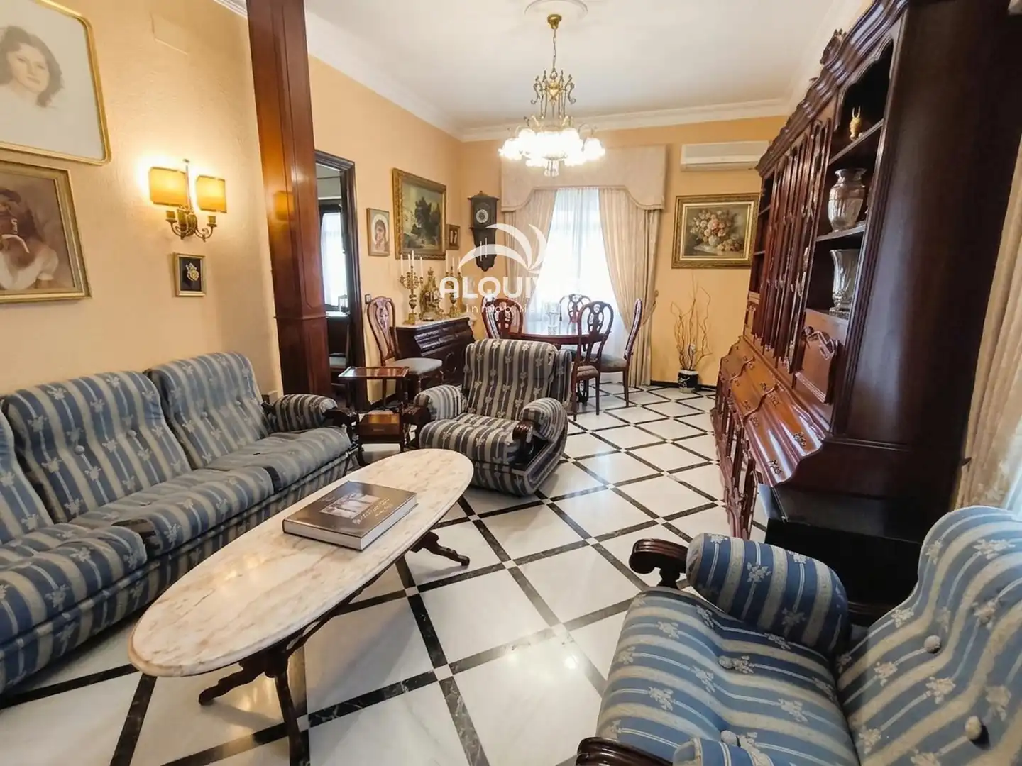 Sala de estar de Edificio en venta en Sevilla