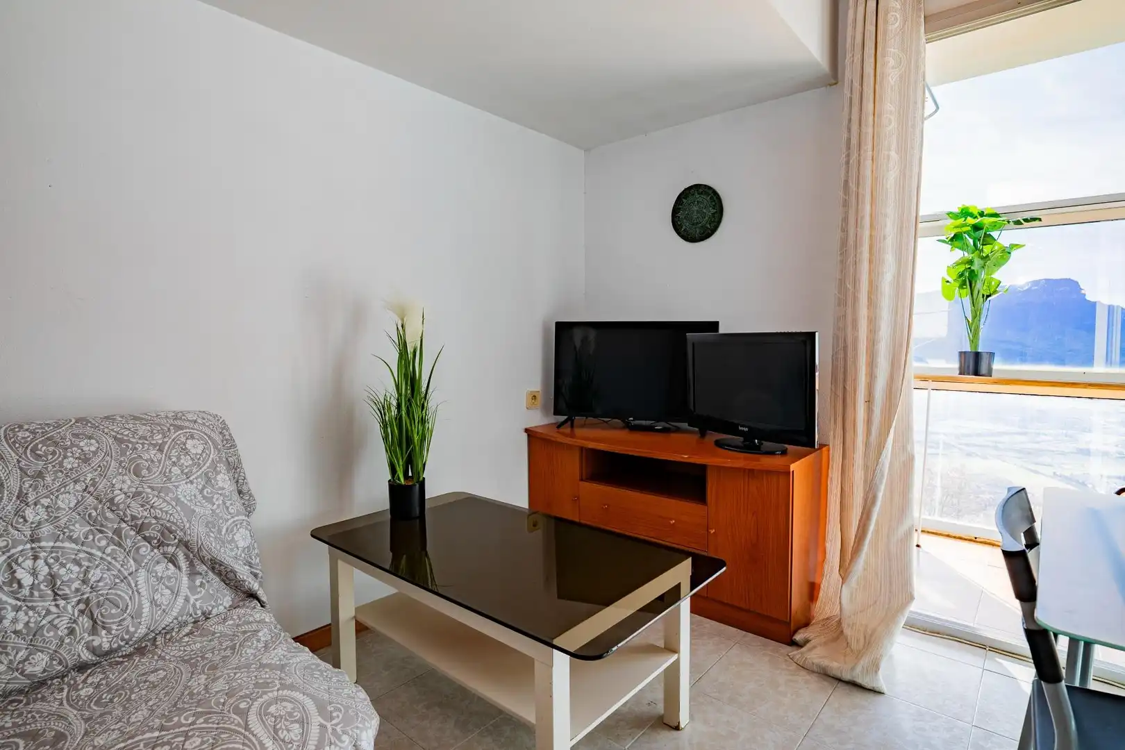 Living room of Study for sale in Jaca  with Heating and Balcony
