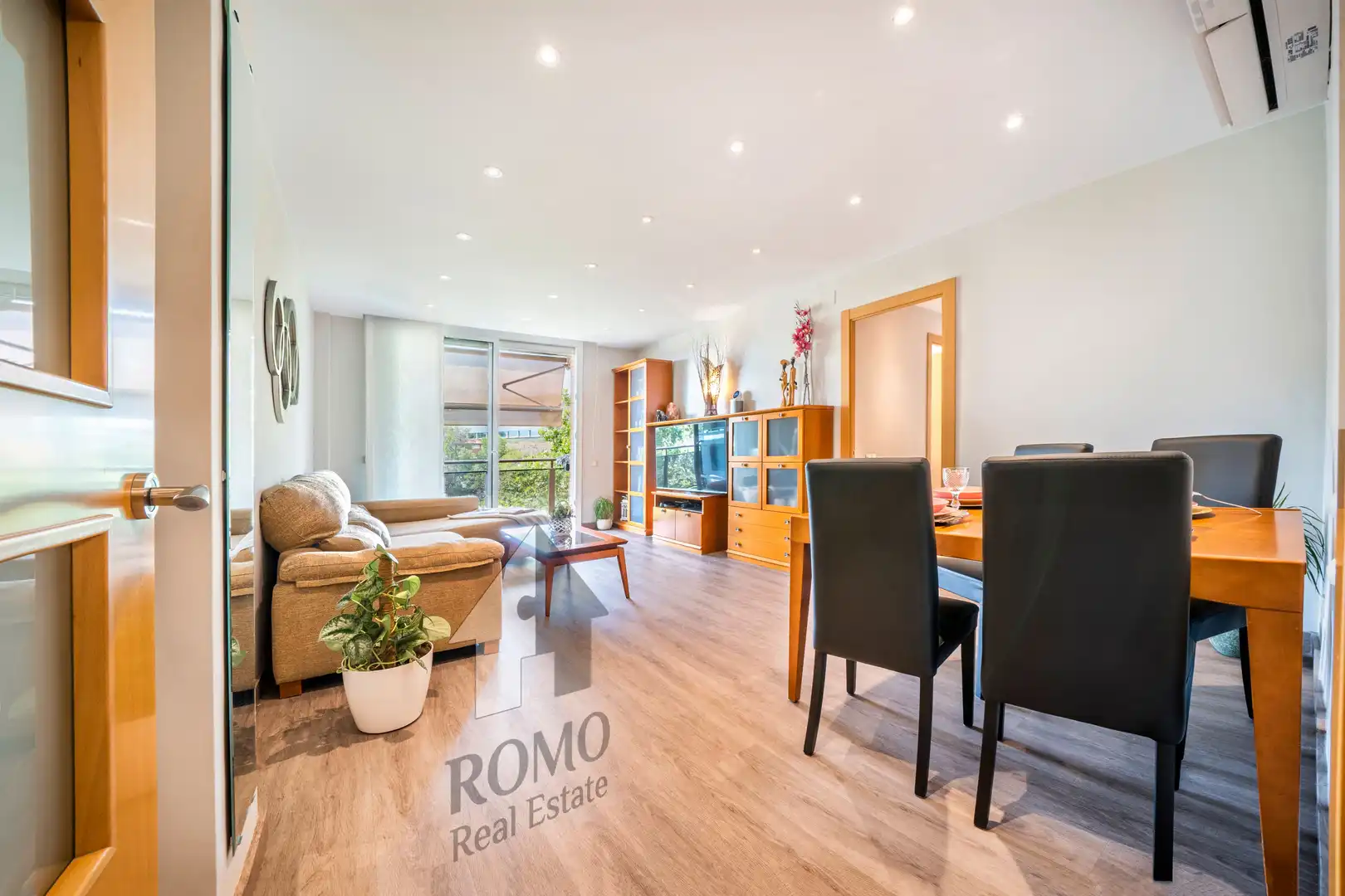 Exterior view of Flat for sale in Santa Perpètua de Mogoda  with Air Conditioner, Heating and Parquet flooring