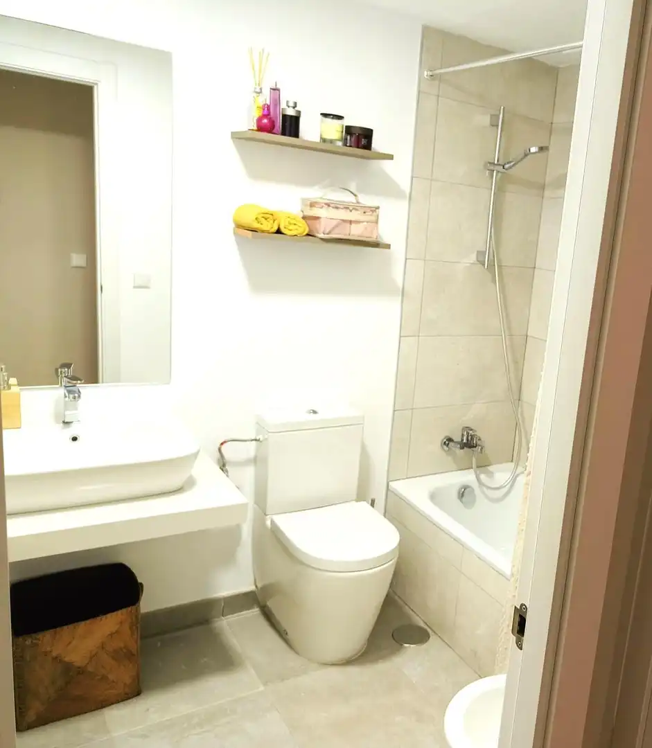 Bany de Pis en venda en Córdoba amb Calefacció, Terrassa i Moblat