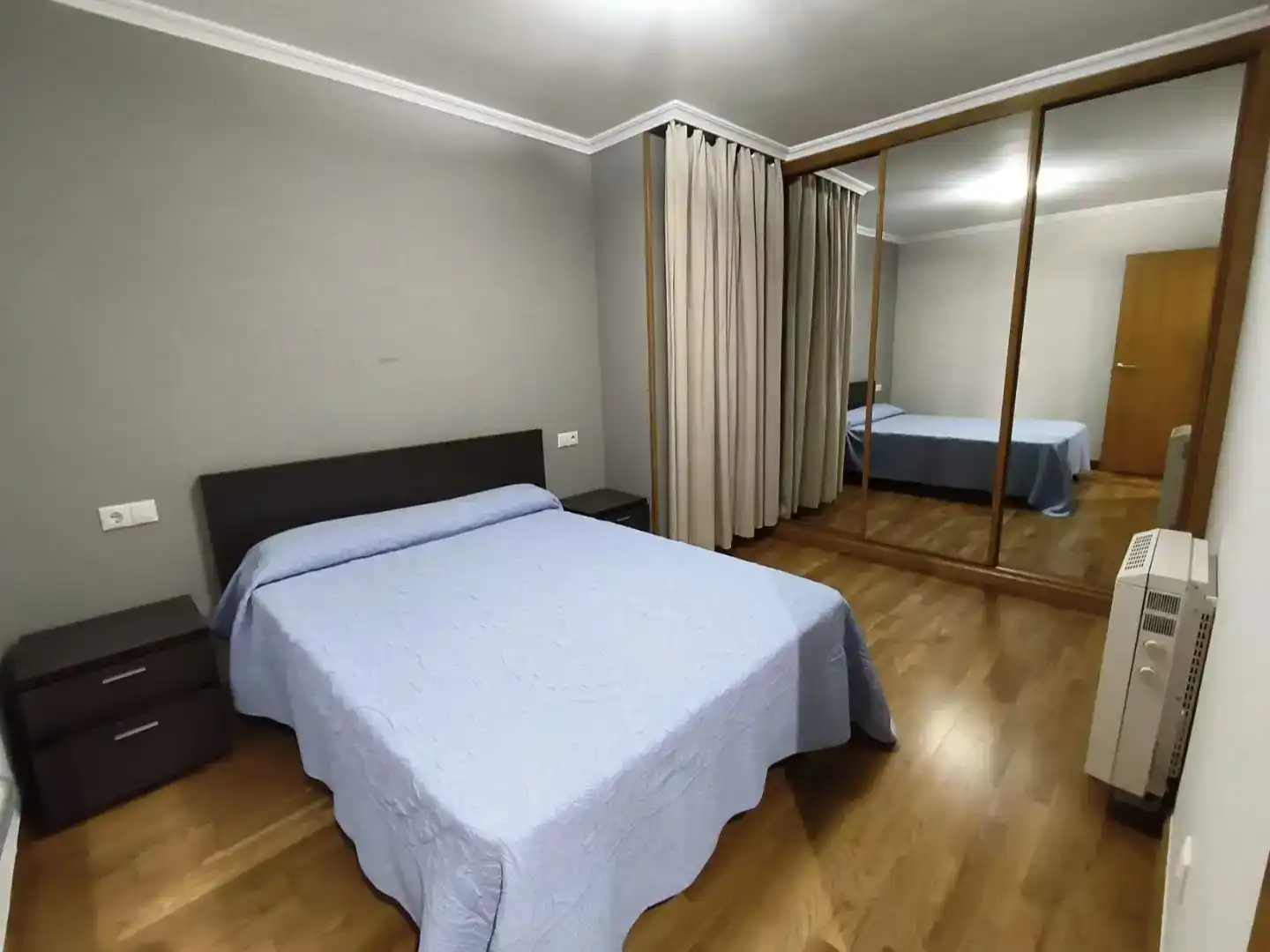 Schlafzimmer von Wohnung zur Miete in Viveiro mit Abstellraum, Schwimmbad und Möbliert