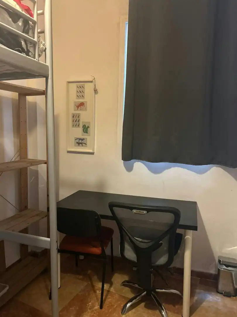 Bedroom of Flat for share in Sevilla  with Air Conditioner, Furnished and Washing machine